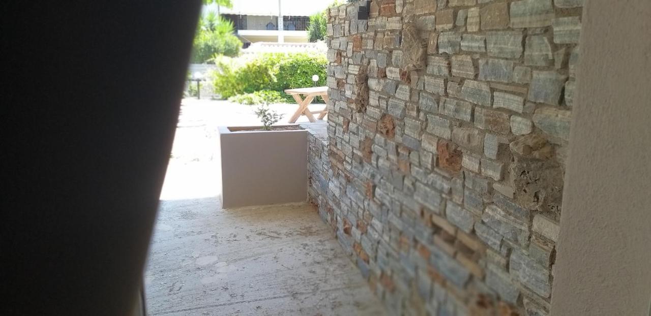 אגיוי אפוסטולי Petries Studios מראה חיצוני תמונה