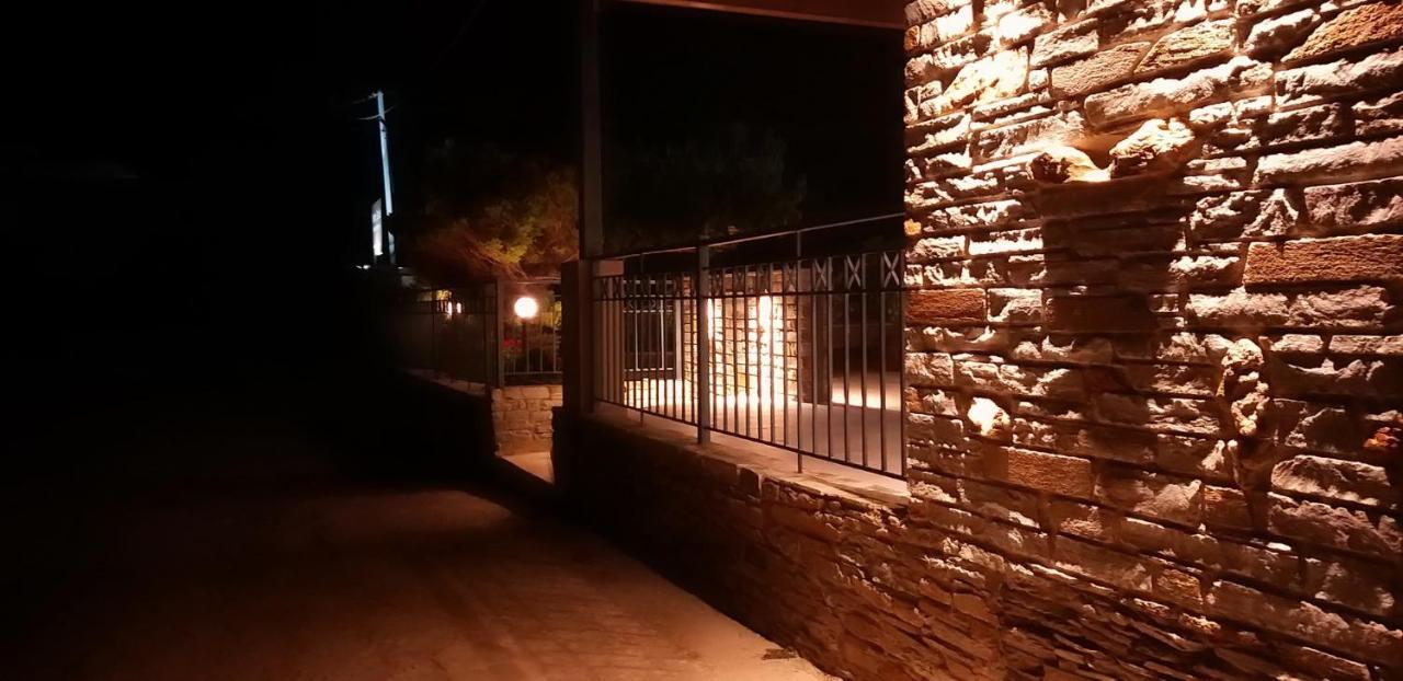 אגיוי אפוסטולי Petries Studios מראה חיצוני תמונה