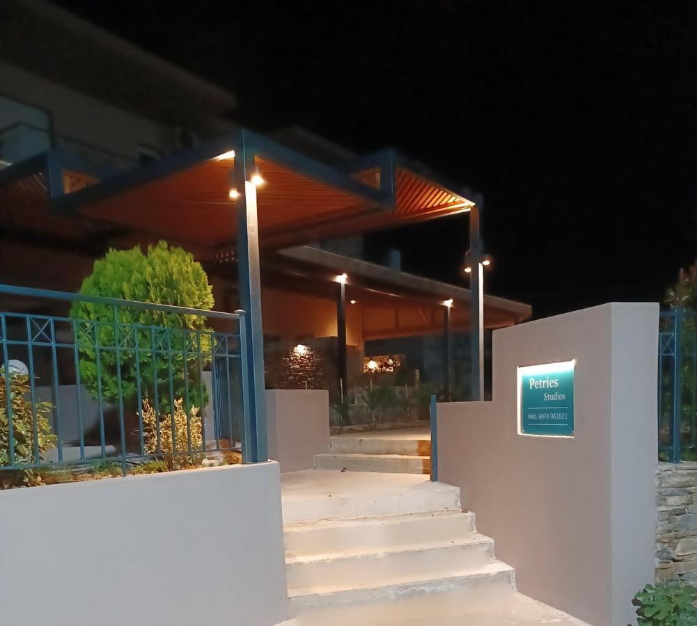 אגיוי אפוסטולי Petries Studios מראה חיצוני תמונה